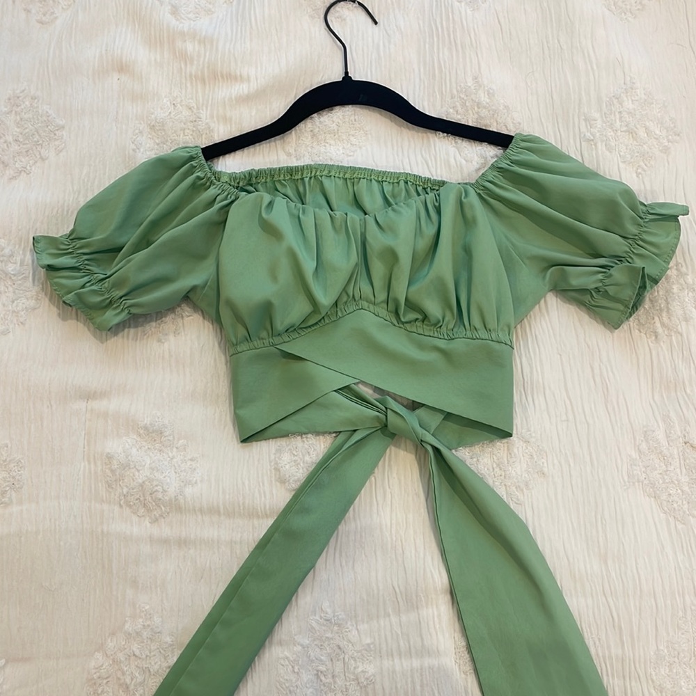 Green Layaner Crop Top Size Small
